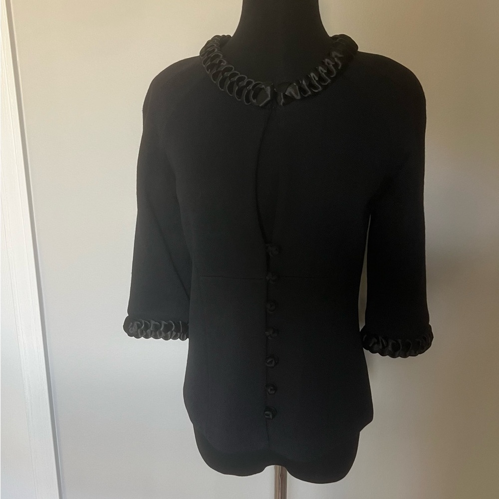 Elegant St.John seven button with sleeve/neck satin accent jacket, black size2